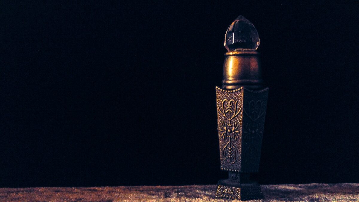 Unlocking the 9 Powerful Secrets Behind the Difference Between Attar and Perfume 8 attar, perfume, oil, dark, heritage, black dark, attar, attar, attar, attar, attar, perfume, perfume, perfume, perfume